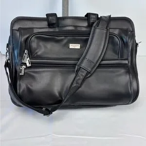 U.S. Luggage New York Black Messenger / Laptop Bag with Sleek Design Very Cool