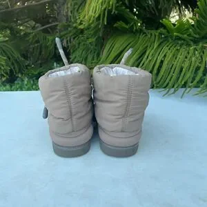Ugg Classic Maxi Short Puffer Boots Kids Size: 3Y