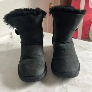 UGG Kid’s Button Bailey Boots