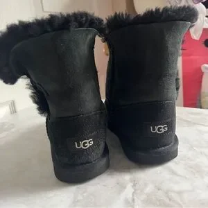 UGG Kid’s Button Bailey Boots