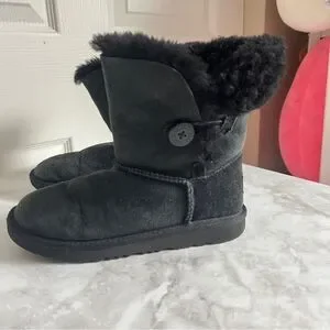 UGG Kid’s Button Bailey Boots