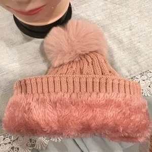 UGG Kids Peach Cable Knit Pom-Pom Hat