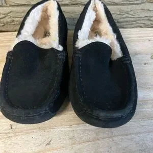 Ugg slip On Loafer House Shoes Child Size 1