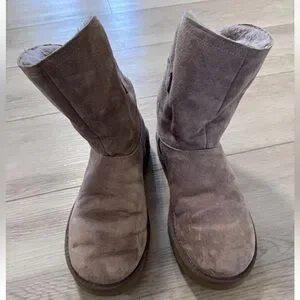 UGG Suede Boots Sz 8 Womens REMORA Bling Buckle Purple Gray Pull On Warm Leather