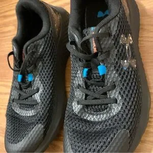 Under Amour Sneakers Size 2.5Y