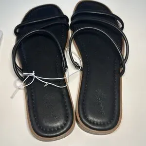 Universal Thread Women’s Black Sandals – Size 9.5