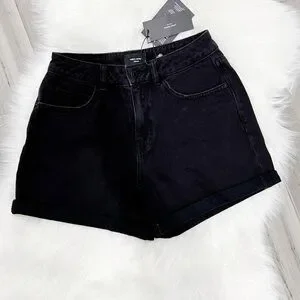 VERO MODA Nineteen High Rise Loose Black Denim Shorts