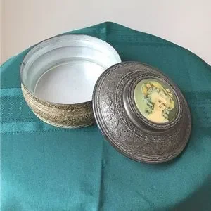Victorian 1950s Metal Mirror Powder Box Glass Interior Trinket Vanity Je…