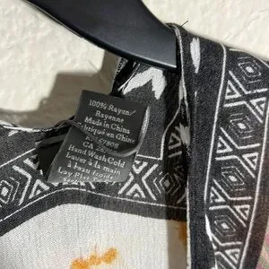 Vince Camuto Washy Blooms Crinkle Topper SAGE Wrap/ Coverup/ Scarf