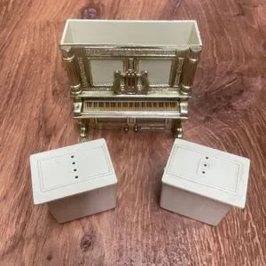 Vintage 1950s Plastic Upright Piano Salt & Pepper Shaker Set – Davis Products
