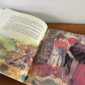 Vintage 1990 The Talking Eggs Paperback Book