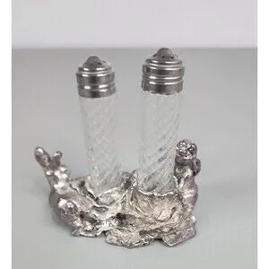 Vintage Arthur Court SIGNED 1998 Bunnies/Rabbits Salt and Pepper Shaker Set