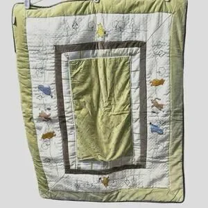 Vintage Disney Classic Pooh Velvet Embroidered Crib Comforter Blanket Baby