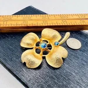 Vintage EXPAN Signed Textured Gold Tone Clover Brooch Pin AB Rhinestones