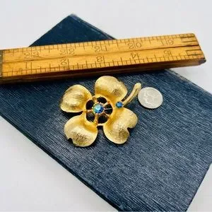 Vintage EXPAN signed textured gold tone clover brooch pin AB rhinestones