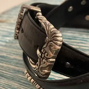 Vintage Fossil Women’s Leather Silver Scrollwork Belt