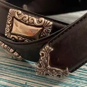 Vintage Fossil Women’s Leather Silver Scrollwork Belt
