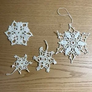 Vintage Lot of 4 Crochet Snowflake Ornaments Christmas Winter Decor Handmade