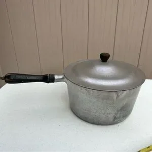 Vintage Majestic 2 1/2 Quart Cast Aluminum Cookware Saucepan pot Lid Wood Handle