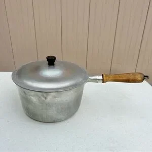 Vintage Majestic 2 1/2 Quart Cast Aluminum Cookware Saucepan pot Lid Wood Handle
