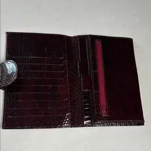 Vintage Purple snake skin trifold wallet w snap closure credit card pockets