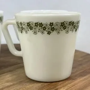 Vintage Pyrex Mugs Set Of 4 Spring Blossom Green Crazy Daisy Milk Glass USA 1410