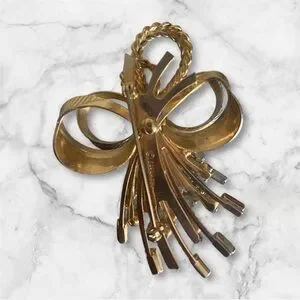 Vintage Sarah Coventry Gold Bow Brooch Retro Classic Grannycore