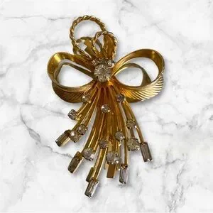 Vintage Sarah Coventry Gold Bow Brooch Retro Classic Grannycore