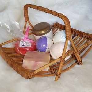 Vintage Unusual Free Trade Artisan Basket