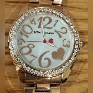 Vintage Y2K Betsey Johnson Boyfriend Gold Tone Bling Heart Casual Watch Jewelry