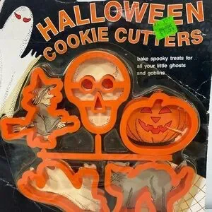 Vtg Halloween Trick Or Treat Cookie Cutters Orig. Box New & Treat Bags