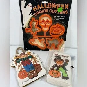 Vtg Halloween Trick or Treat Cookie Cutters Orig. Box New & treat Bags