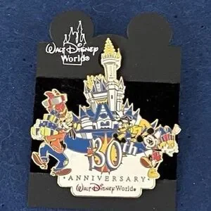 Vtg WDW 2001 Cinderellas Castle 30th Anniversary Pin Mickey Goofy & Pluto #5889