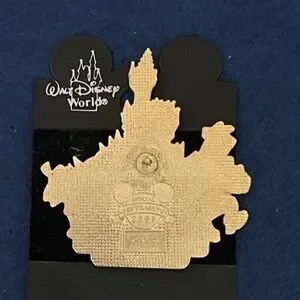 Vtg WDW 2001 Cinderellas Castle 30th Anniversary Pin Mickey Goofy & Pluto #5889