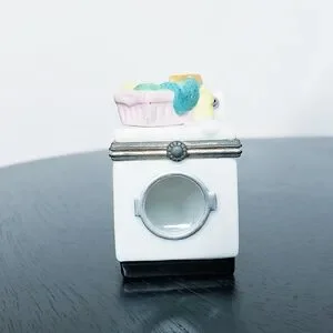 Washing Machine W/Clothes PHB Porcelain Hinged Box Trinket Midwest