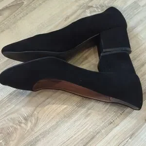 White mt. Pumps Women's 10 Black Round Toe Cushioned