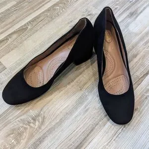 White mt. Pumps Women's 10 Black Round Toe Cushioned