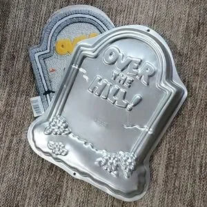 Wilton 1995 Over the Hill Cake Pan