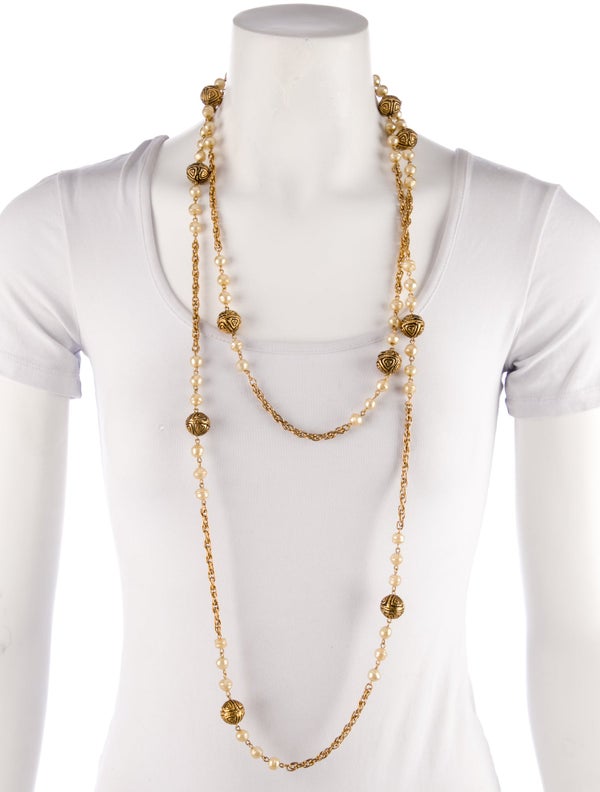 Chanel 1985 Faux Pearl Station Necklace