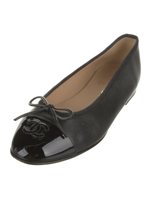 Chanel Interlocking CC Logo Leather Ballet Flats