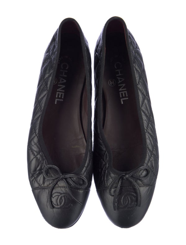 Chanel Interlocking CC Logo Leather Ballet Flats