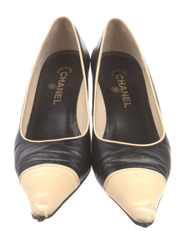 Chanel Vintage 2001 Pumps