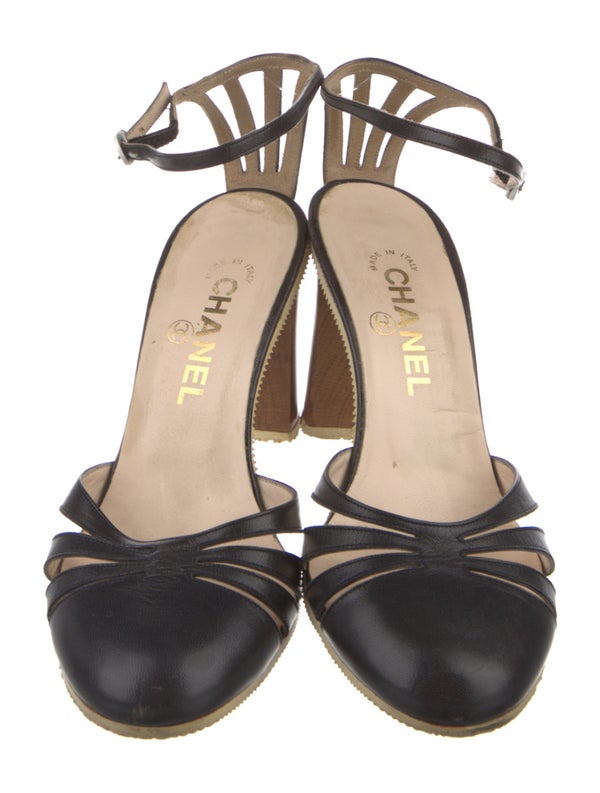Chanel Vintage Interlocking CC Logo D'Orsay Pumps