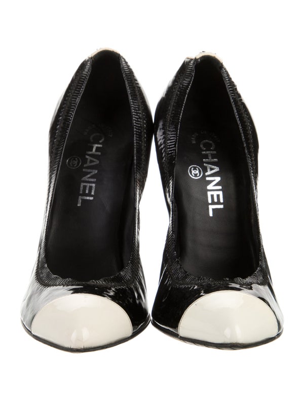 Chanel Vintage Interlocking CC Logo Pumps