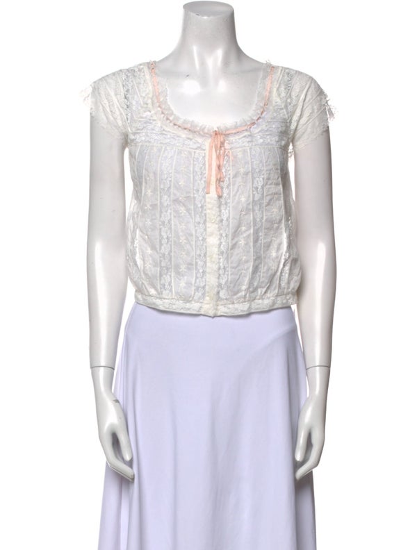 DÔEN Scoop Neck Sleeveless Crop Top