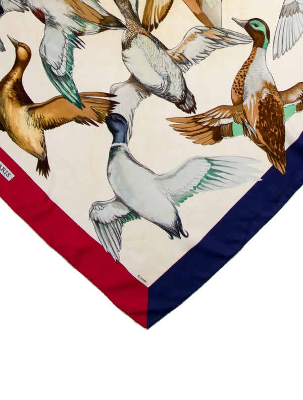Hermès Sauvagine En Vol Silk Scarf