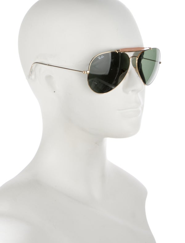 Ray-Ban Aviator Tinted Sunglasses