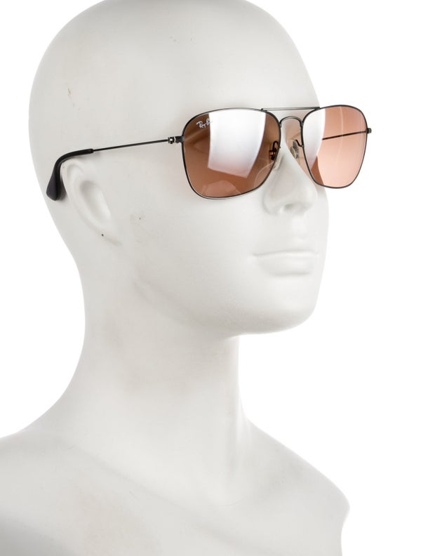 Ray-Ban Aviator Tinted Sunglasses