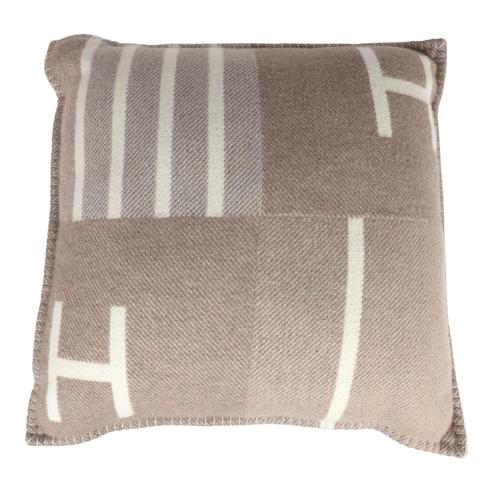 Hermes "Avalon Vibration" Cushion PM Ecru And Naturel