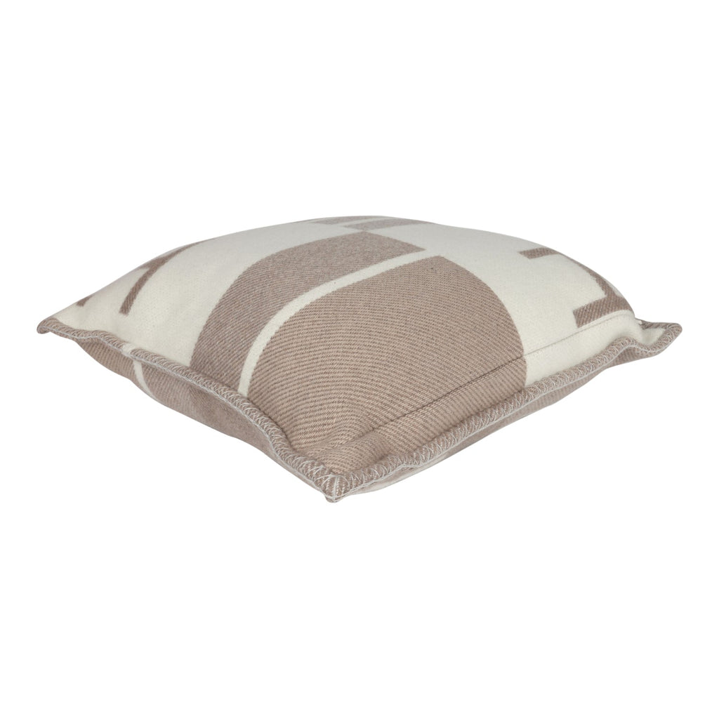 Hermes "Avalon Vibration" Cushion PM Ecru And Naturel